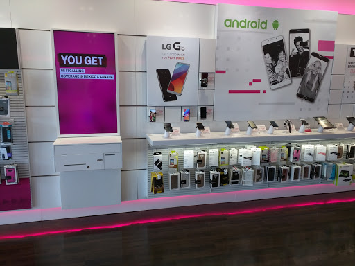 Cell Phone Store «T-Mobile», reviews and photos, 1007 S Rand Rd, Lake Zurich, IL 60047, USA