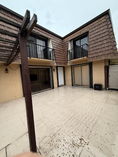 House with pool 3