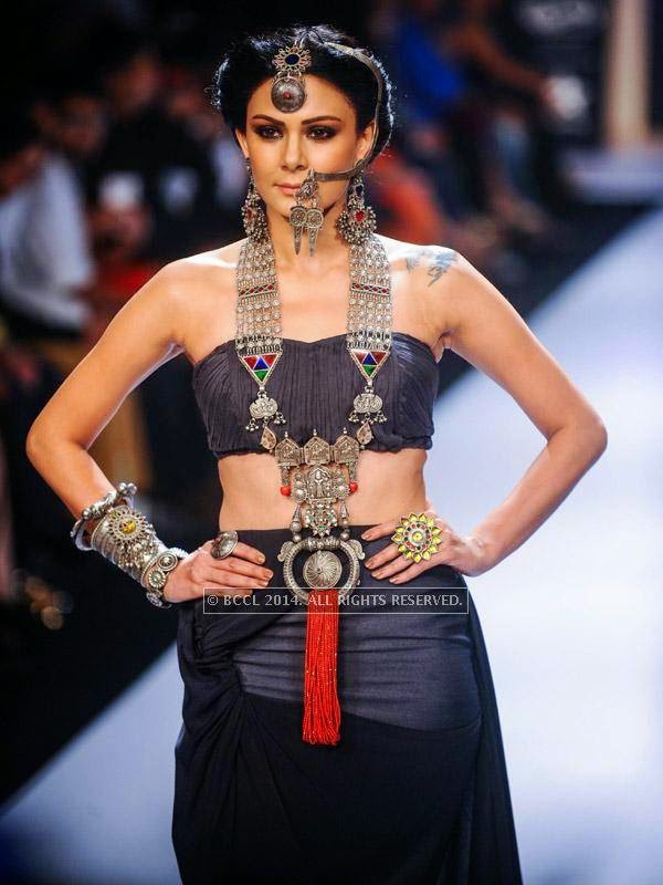 A model showcases a design by Apala by Sumit on Day 1 of India International Jewellery Week (IIJW), 2014 at Grand Hyatt, Mumbai.