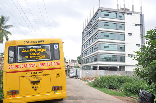 SAI COLLEGE OF PHYSIOTHERAPY/NURSING, 80-23-23, Street Number 2, Jayasree Gardens, Gandhipuram, Rajahmundry, Andhra Pradesh 533103, India, Trade_School, state AP