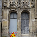 Église Saint-Pierre de Montfort-l'Amaury : porte renaissance