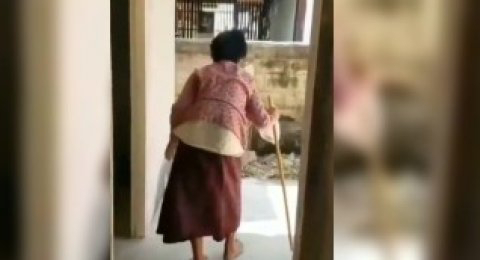 Anak Pindah Rumah Tak Mengabari, Nenek Pulang Jalan Kaki Kehabisan Ongkos