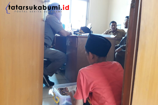 
Bocah Putus Sekolah di Cibadak, Mesantren Nyambi Jualan Piscok
