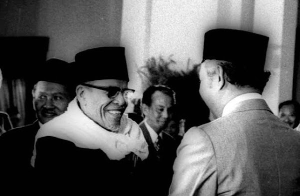  Kenapa Orang Komunis Masih Shalat? Buya Hamka: Siasat untuk Menarik Orang Lain 
