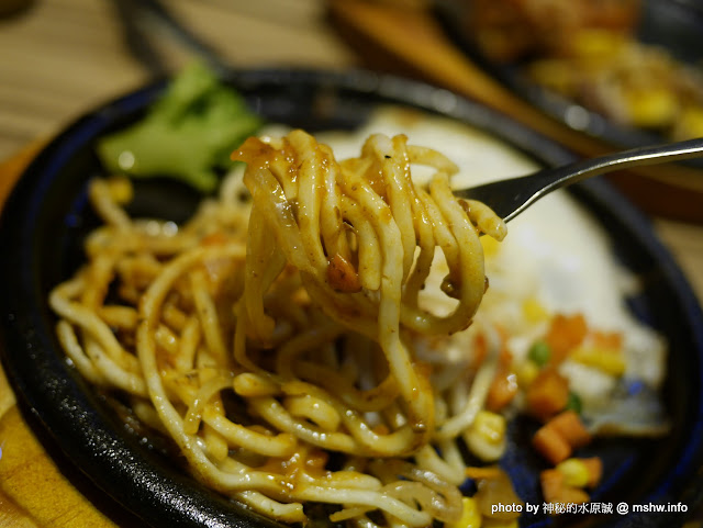 【食記】桃園Thickly Cut Steak 厚切牛排-桃園旗艦店-板橋亞東原創@桃園 : CP值不錯, 吃飽飽不用花大錢的平價牛排餐廳 下午茶 區域 午餐 吃到飽 排餐 晚餐 桃園市 美式 西式 豬排 鐵板料理 飲食/食記/吃吃喝喝 