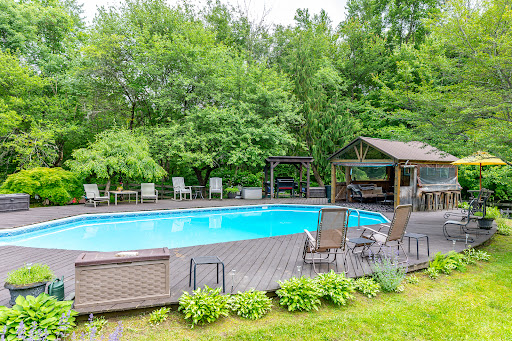 House with pool and garden 3