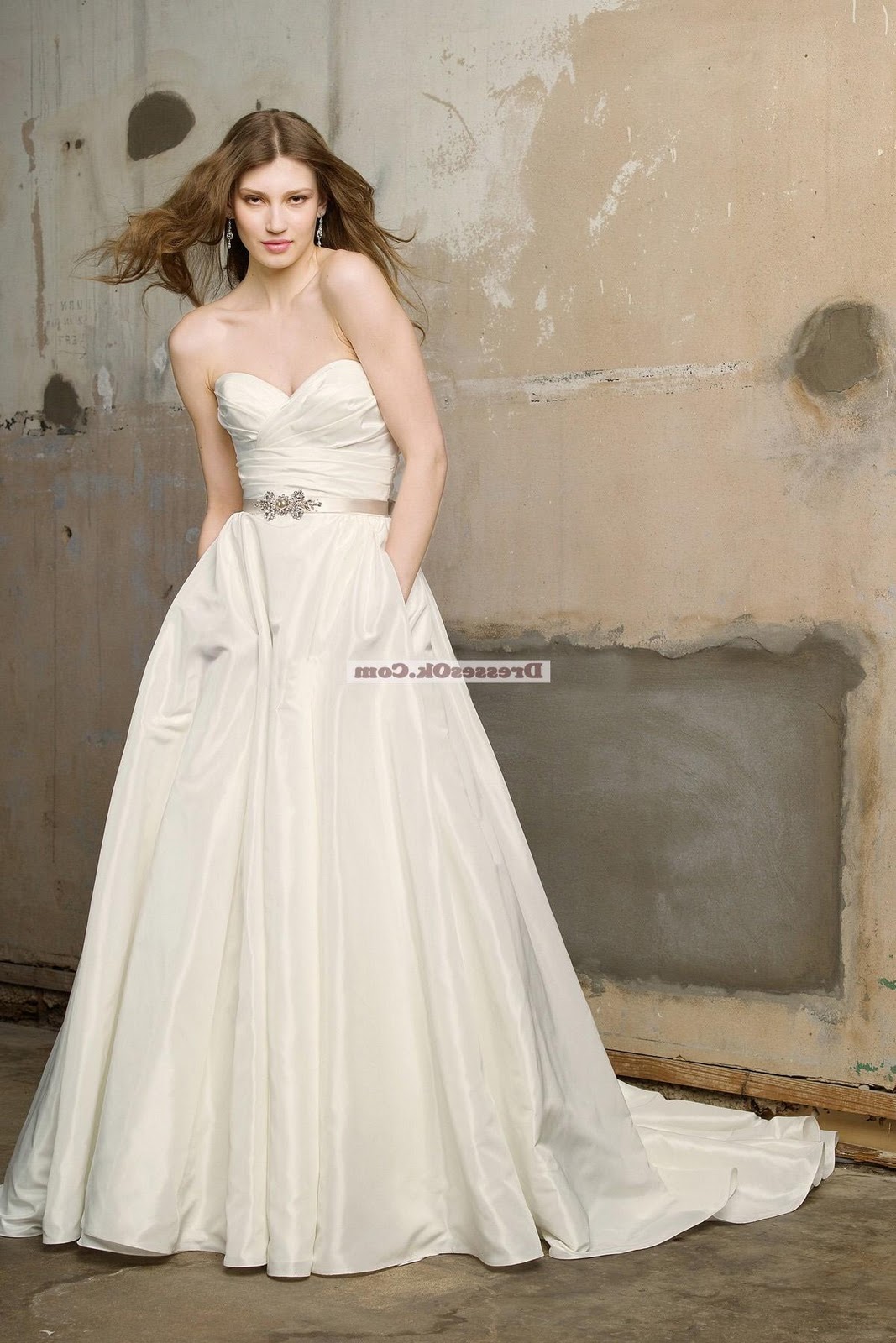 Brand new A-Line Halter top neck chapel train Wedding Dresses WATTWD05035