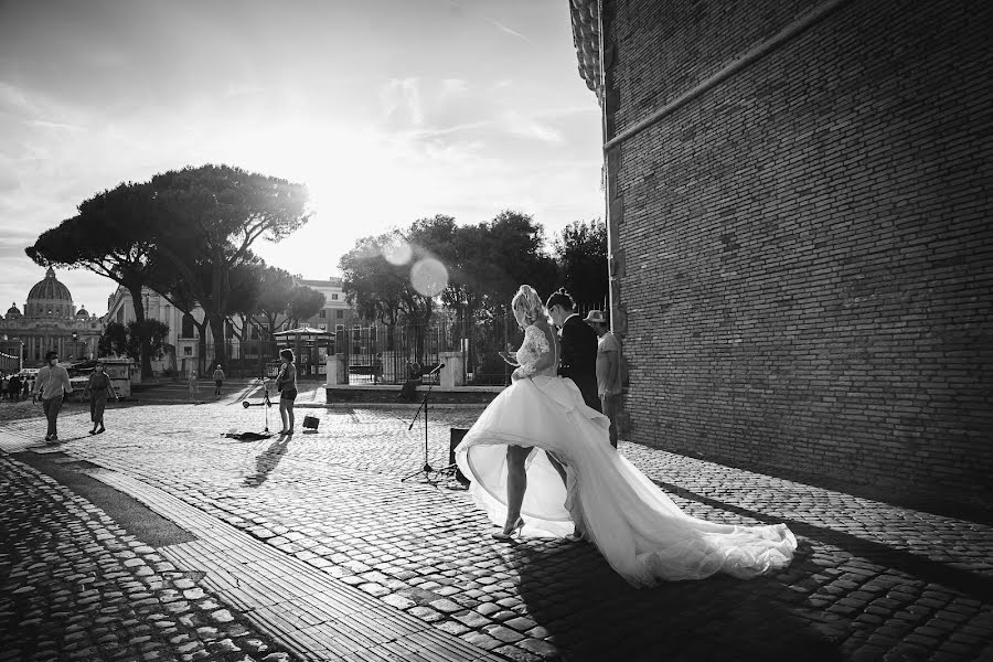 Fotografo di matrimoni Simone Peroni (beyondstudio). Foto del 15 settembre 2021
