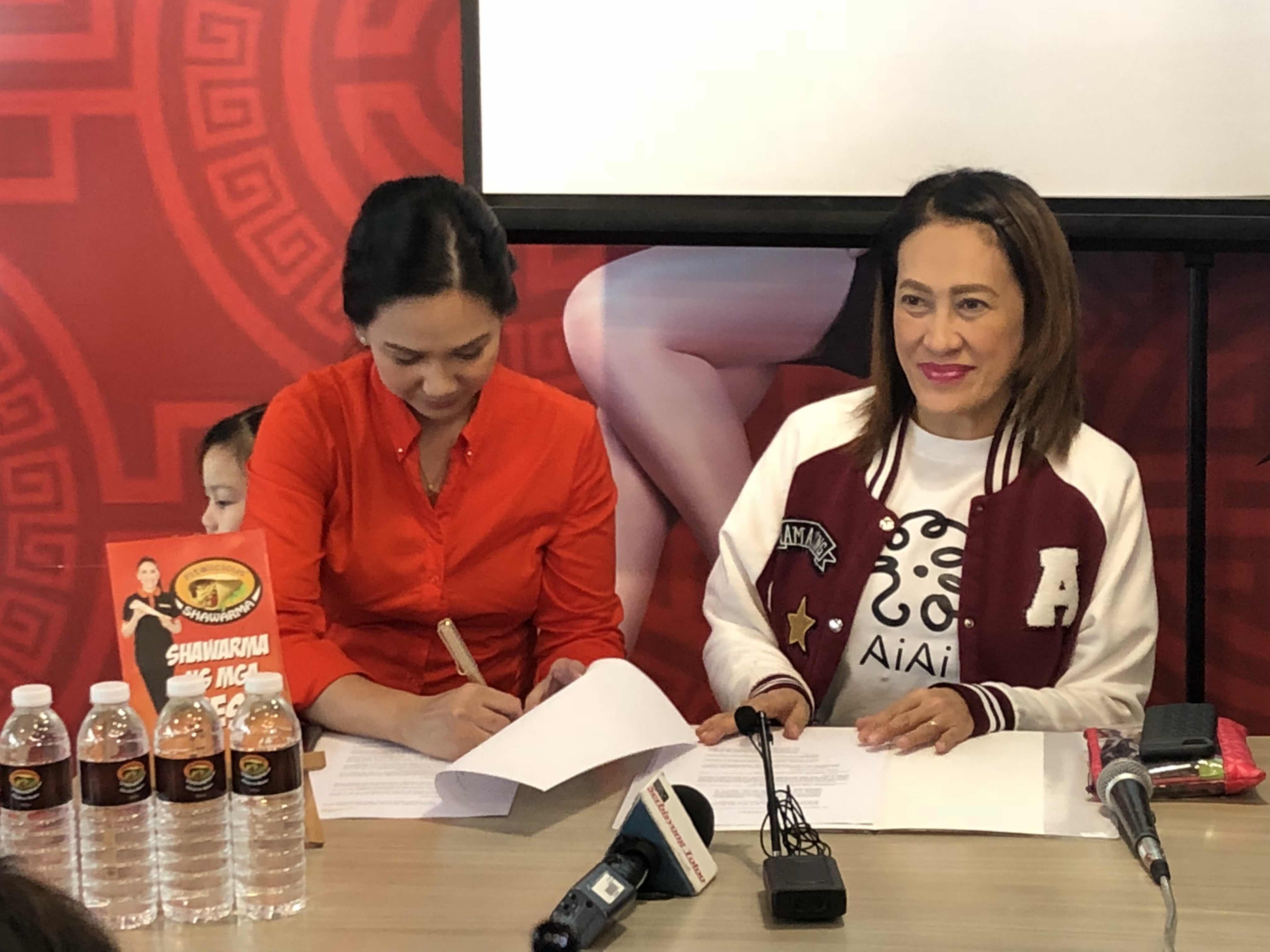 Ai-ai delas signs contract together with Gillian Francisco, owner of Pitalicious Franchising Corporation