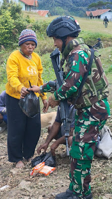 Koramil 1715-01/Oksibil Gelar Patroli Dialogis Kepada Masyarakat Distrik Serambakon