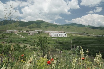 Plattenbauten am Rand von Vanadzor