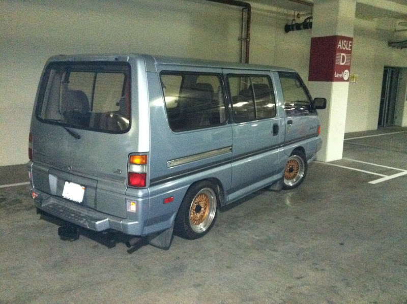 mitsubishi minivan 1990