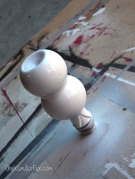 Spray painting pom bottle