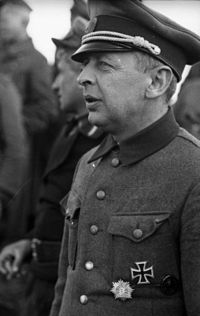 파일:external/upload.wikimedia.org/200px-Bundesarchiv_Bild_101I-280-1075-11A%2C_Russland%2C_Brigadekommandeur_Borislaw_Kaminski.jpg