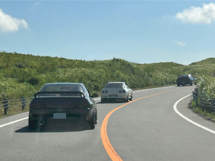 スカイライン GT-Rの残暑ツーリング・芝生で撮影に関するカスタム事例の投稿画像4枚目