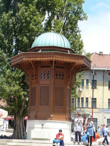 Sarajevo resurge de sus cenizas. - Sarajevo resurge de sus cenizas. (3)