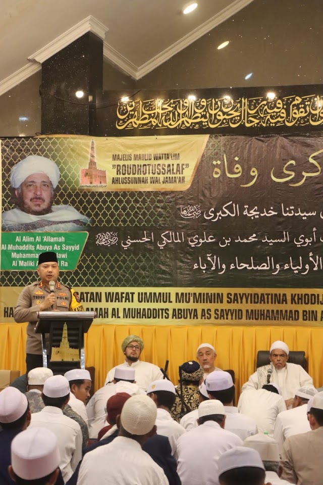 Hadiri Haul Abuya Assayyid Muhammad Bin Alawi Al-Maaliki, Kapolres Pasuruan Ajak Ulama Tetap Jaga NKRI.*