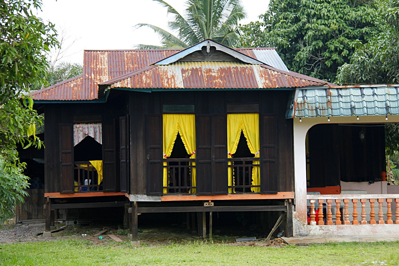 Welcome to my pleasuredome: Tingkap rumah kampung Melayu