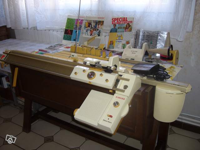 Singer 9000 Electronic Knitting Machine