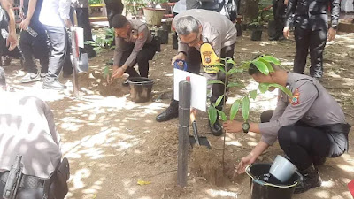 Polda Sulut Mengeelar Aksi Penanaman Pohon, Kejar Target 10 juta Pohon