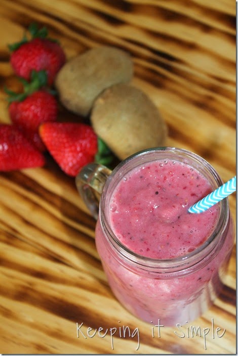 3-ingredient-strawberry-kiwi-smoothie (1)