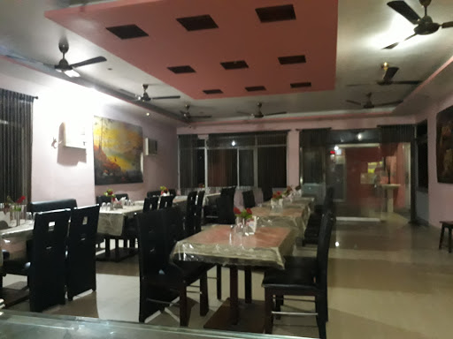 Kanha Family Restaurant, Ganesh Mandir Rd, Hassan Chak, Bada Bazar, Darbhanga, Bihar 846004, India, Restaurant, state BR