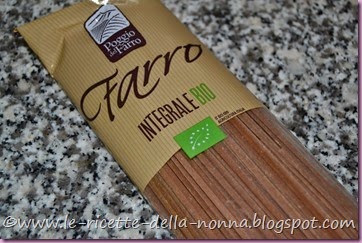 Pasta di farro integrale vegan al sugo con peperoncino piccante (0)