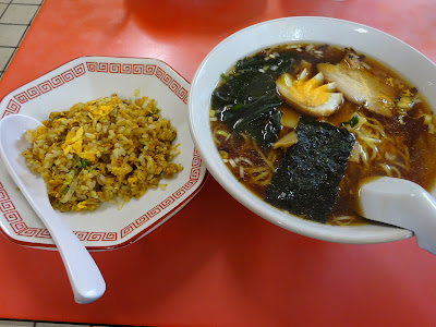 虎の普通のラーメンとチャーハン