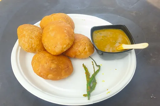 Khasta Kachuri [5 Pieces] With Aloo Ki Sabji