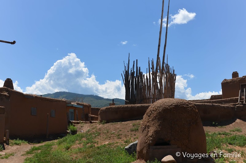 kiva taos pueblo