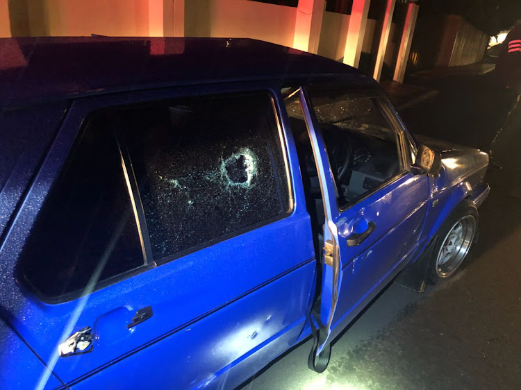 A service delivery protest turned violent in Ballito on Sunday night as cars were stoned by residents of Shaka’s Head.