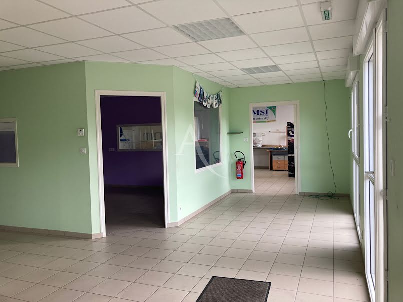 Location  locaux professionnels  202 m² à Antigny (85120), 900 €