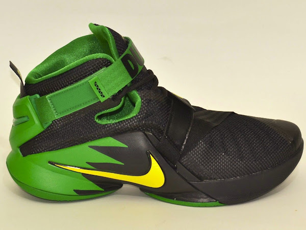 The Oregon Ducks Fans Also Get the LeBron Soldier 9 they Deserve