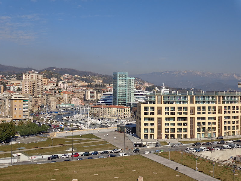 А включите-ка мне усилители качки! А подайте-ка белых пиджаков. Costa Paсifica февраль 13г