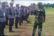 Tanpa Kenal Lelah, Prajurit, Kodim 0420/Sarko Terus Bantu Warga Bersihkan Tanah dan Lumpur 