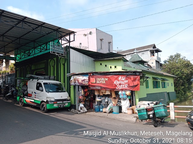 Bersih Masjid Al Muslikhun, Meteseh, Magelang