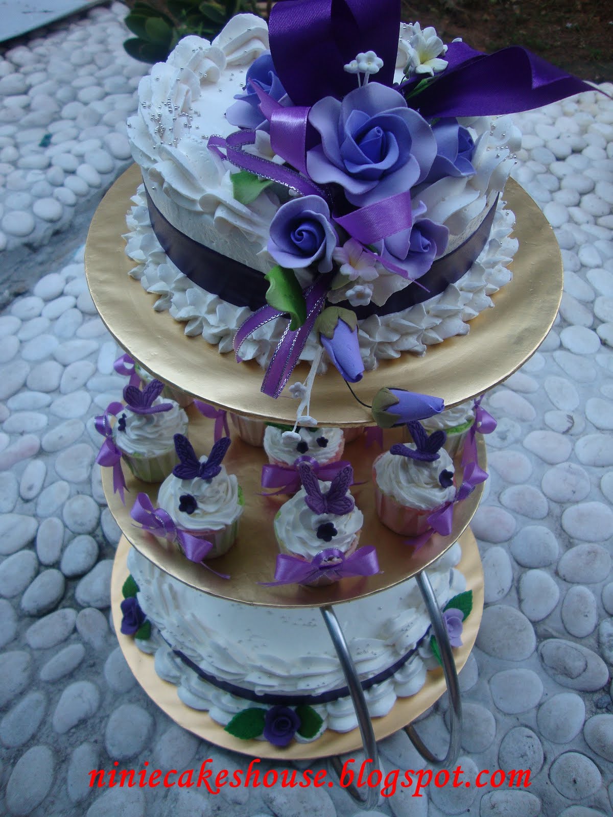 purple and white wedding cakes