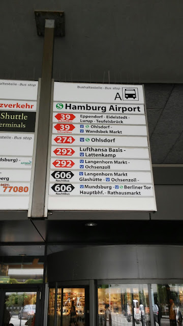 Hamburg Airport  Bus und U-Bahn Wegweiser