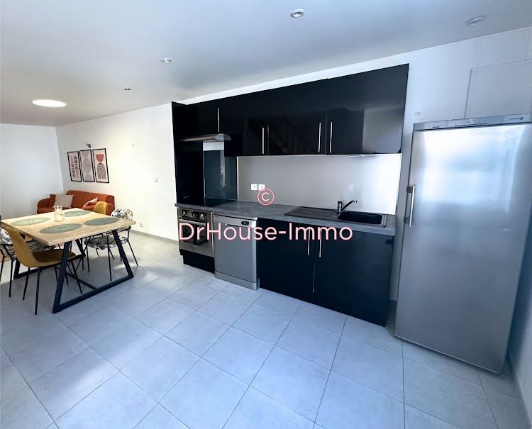 Location meublée appartement 3 pièces 60 m² à Bordeaux (33000), 1 050 €