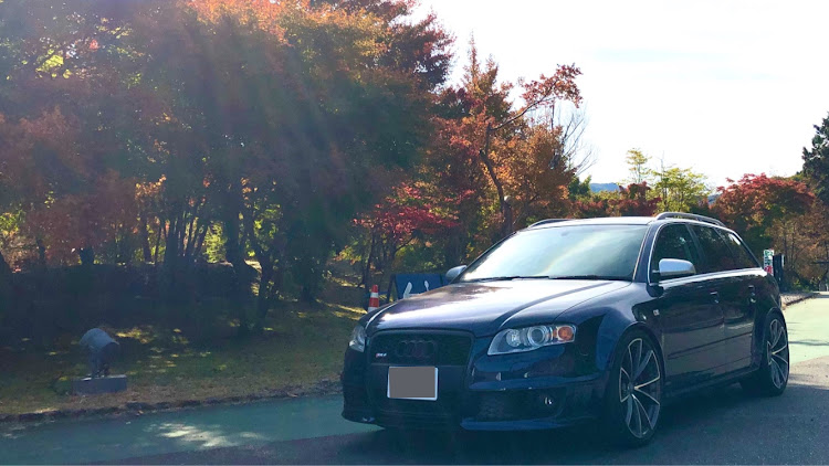 RS4 アバントのアウディのある生活・紅葉に関するカスタム事例の投稿画像1枚目