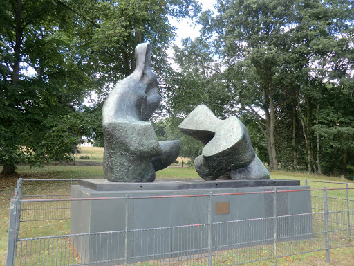 CIMG9360 Henry Moore sculpture, Kenwood Estate