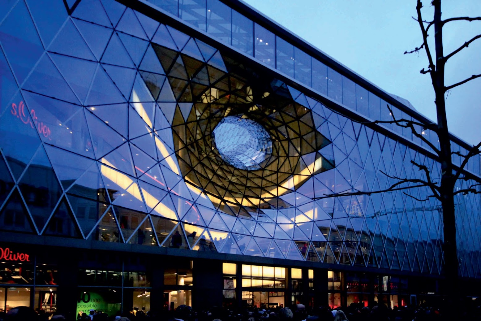 Francoforte sul Meno, Germania: [MYZEIL SHOPPING MALL BY FUKSAS]