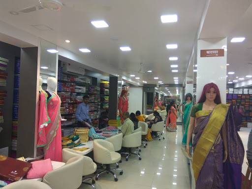 Dwarkadas Shamkumar Latur, Cloth Line, Ganj Golai, Latur, Maharashtra 413512, India, Saree_Store, state MH