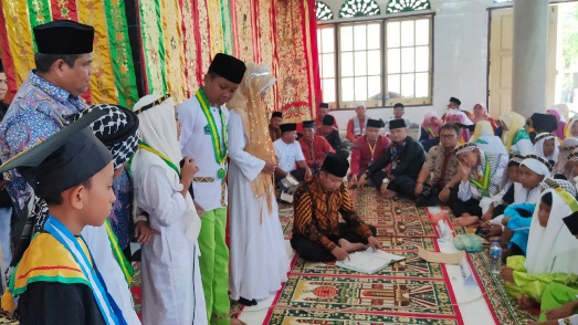 Bupati Padang Pariaman Kukuhkan 700 Santri Kecamatan Lubuk Alung Wisuda Khatam Quran dan Iqra'