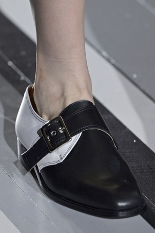 DIARY OF A CLOTHESHORSE: Shock Horror! Victoria Beckham wears Flats!