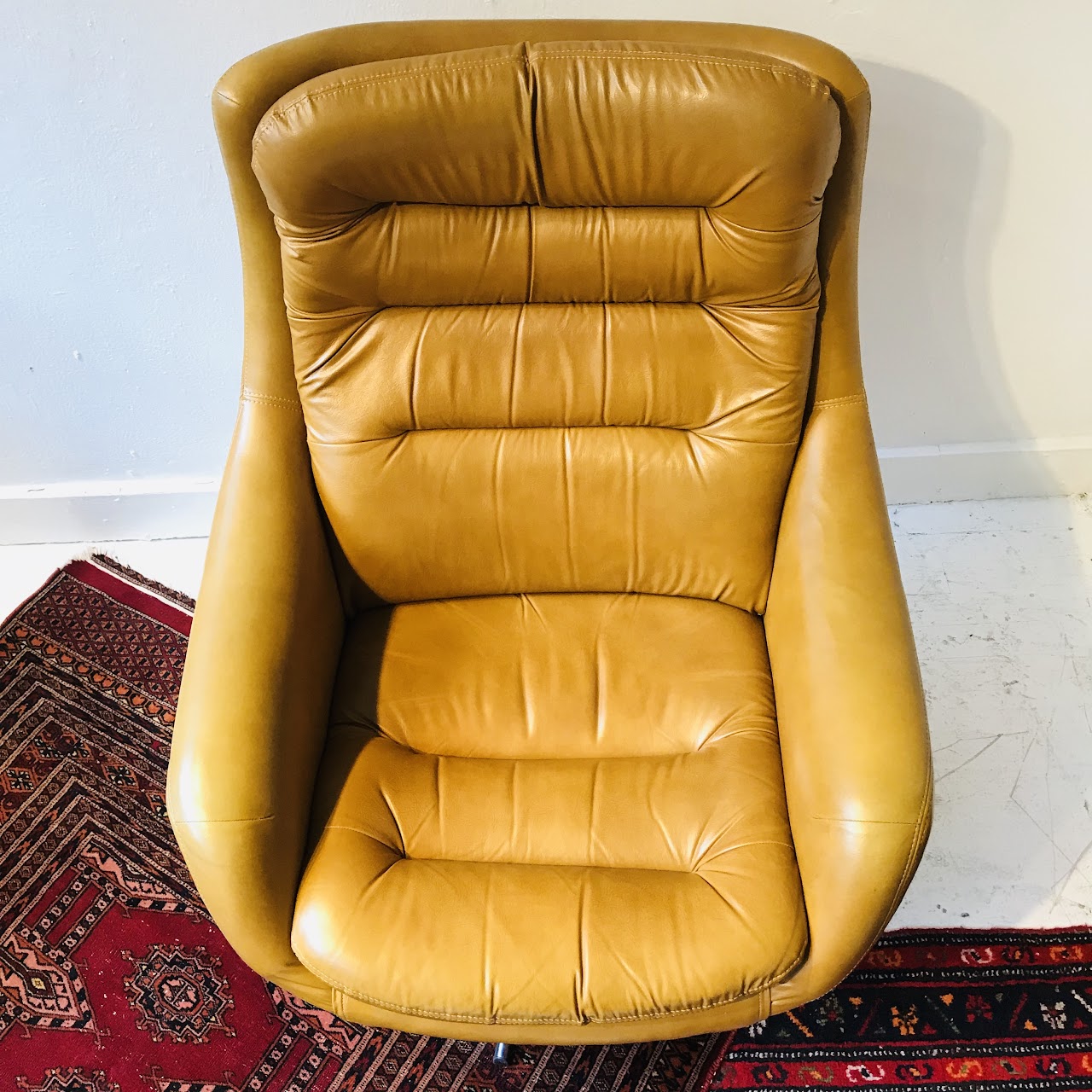 Mid-Century Style Swivel Lounge Chair