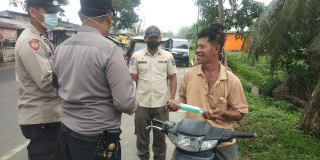 Ops Yustisi dan KRYD Polsek Padang Hulu Bagikan 250 Masker 