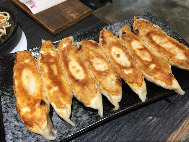 【食記】台中壹玖捌捌銷魂鍋貼專賣店@西區廣三SOGO百貨-捷運BRT科博館 : 荷包銷魂必點!?口味有待加強的彰化北斗知名鍋貼品牌 區域 中式 午餐 台中市 台式 小吃 晚餐 水餃&煎餃&鍋貼 西區 飲食/食記/吃吃喝喝 