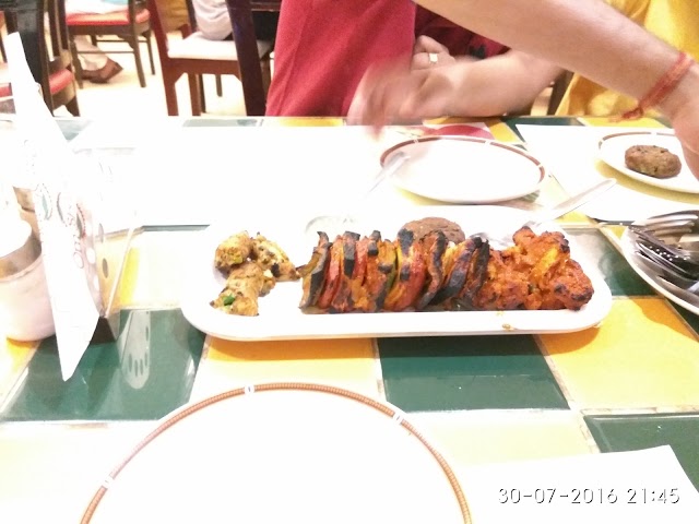 Om Shanthi (Hotel Siddharta) - Vegetarian Restaurant