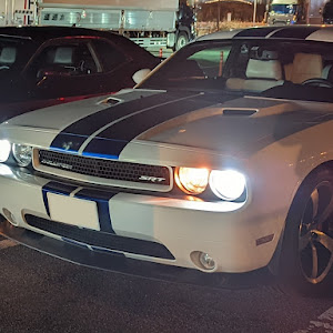 チャレンジャー SRT8